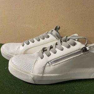 Dolce vita white zip sneaker size 7.5